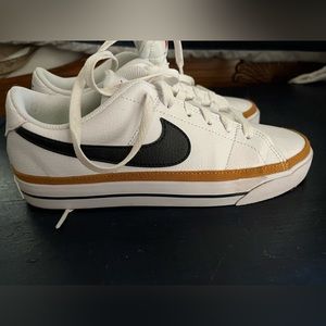 Nike Court Legacy Sz 7.5